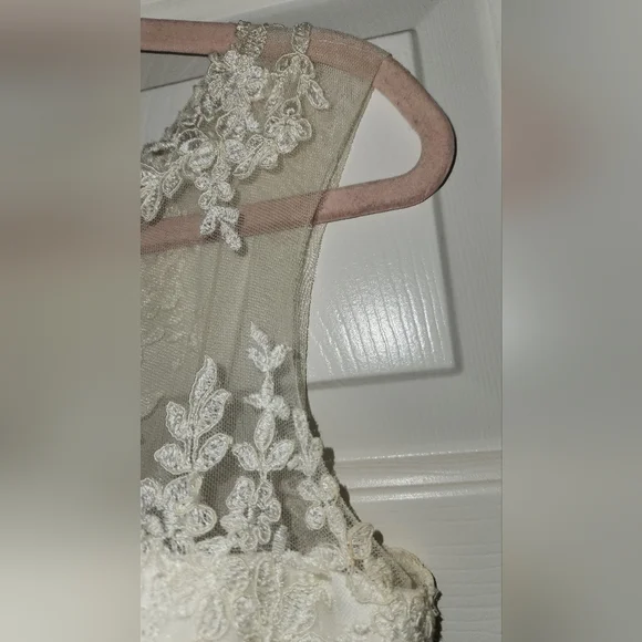 NWT! REBECCA INGRAM WEDDING DRESS ! (ONE PEARL IS MISSING ON THE SWAROVSKI BELT) - Picture 8 of 16